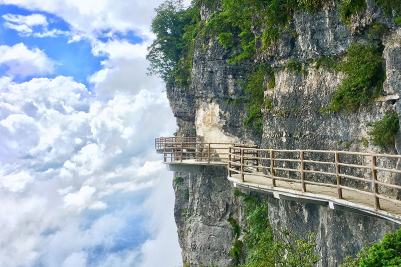 观天汉传奇 登云中 早餐后 前往位于小南海镇的 龙头山风景区,春天的