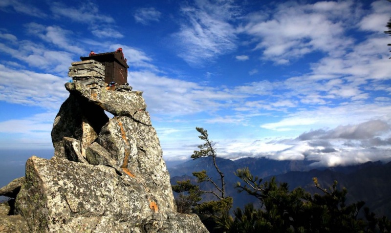 登山终南第一峰太兴山2月28日登终南第一峰太兴山探寻秦岭神秘铁庙1日