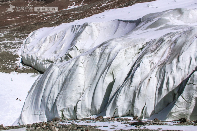 慕士塔格峰的4号冰川
