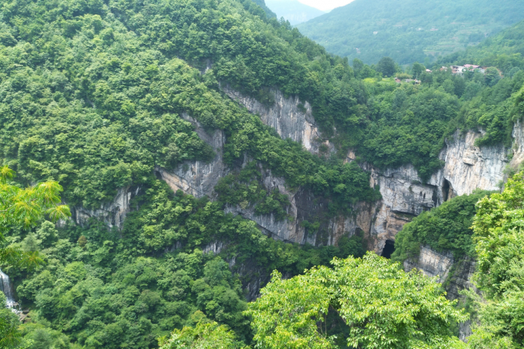 禅家岩天坑