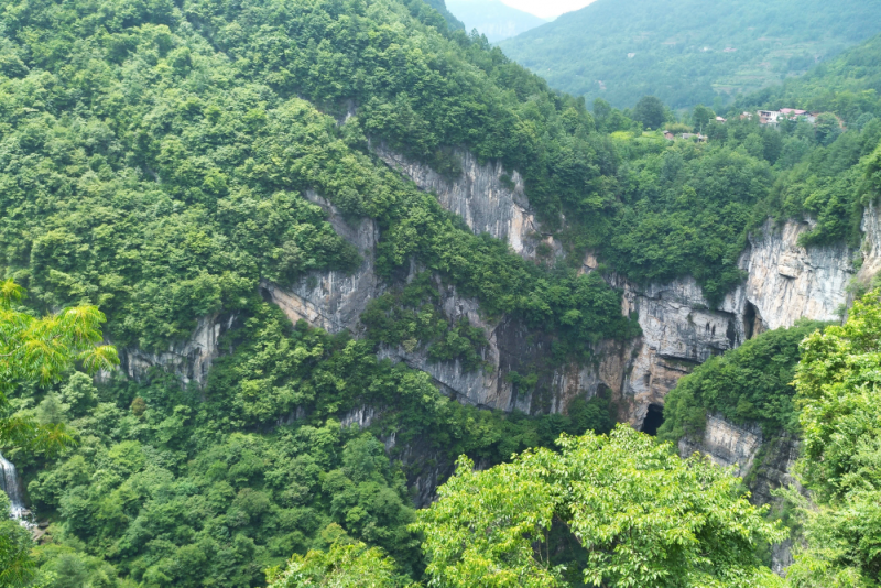 禅家岩天坑